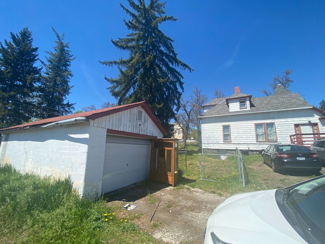 Building Photo - 322 College Ave
