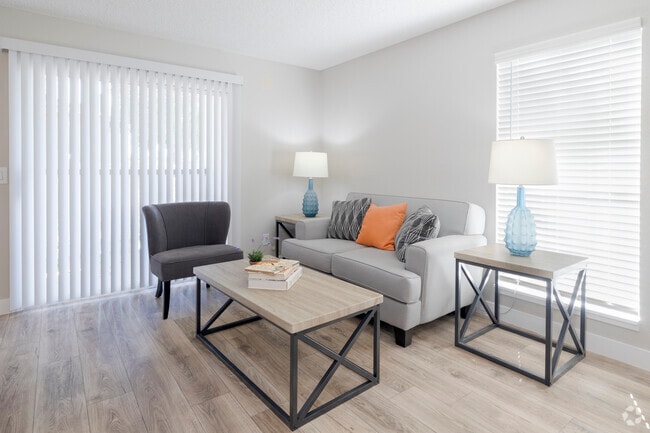 1 habitación, 1 baño, 615 pies cuadrados, sala de estar - Cobblestone Apartments
