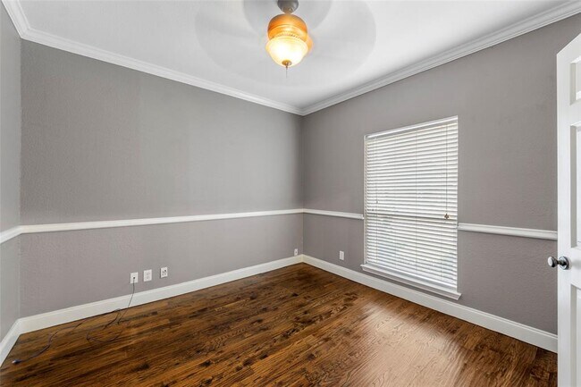 Foto del edificio - 4636 Versailles Ln