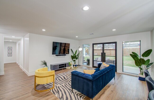 Building Photo - 5407 Ariel St