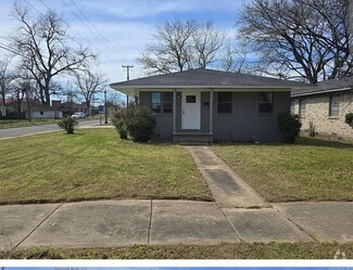 Building Photo - 701 Cedar St