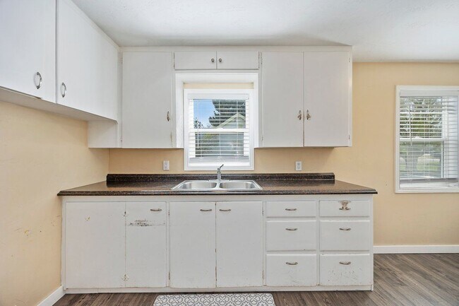 Foto del edificio - 523 W Ave G