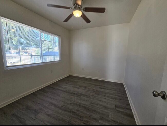 Foto del edificio - 4124 W Avenue L6