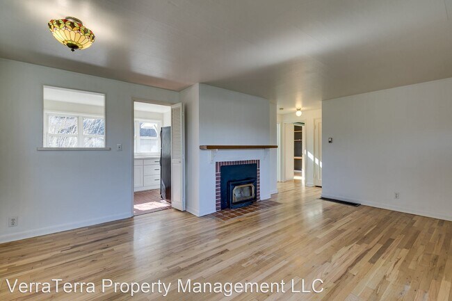 Building Photo - 4 br, 1.5 bath House - 16283 10th Ave NE