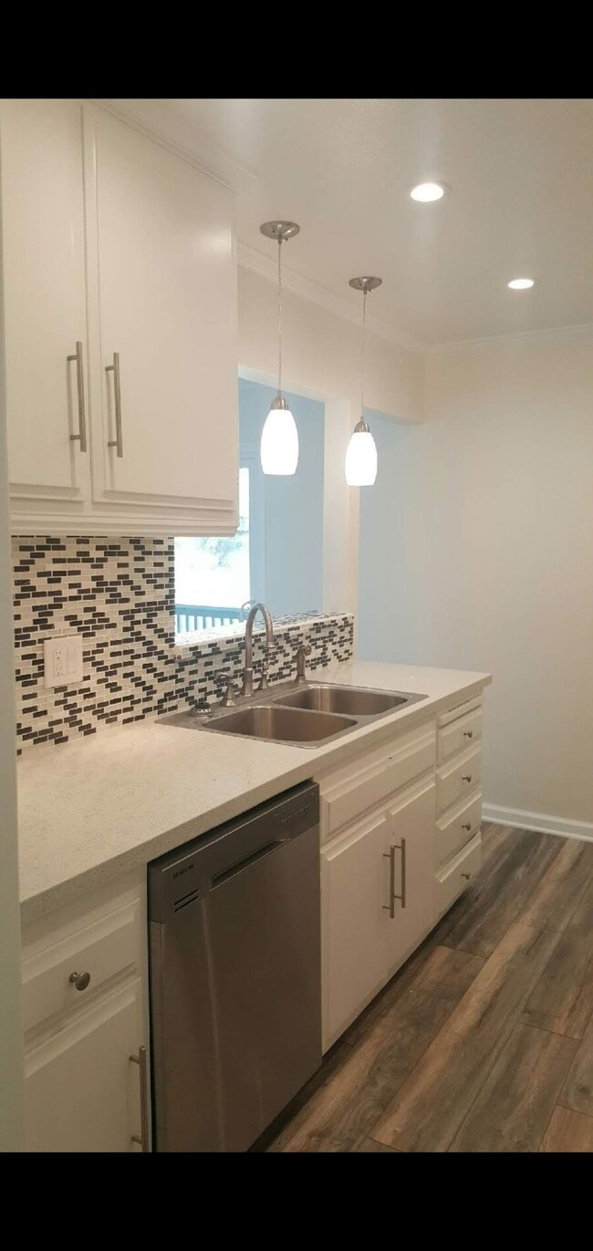 Building Photo - 737 Amigos Way