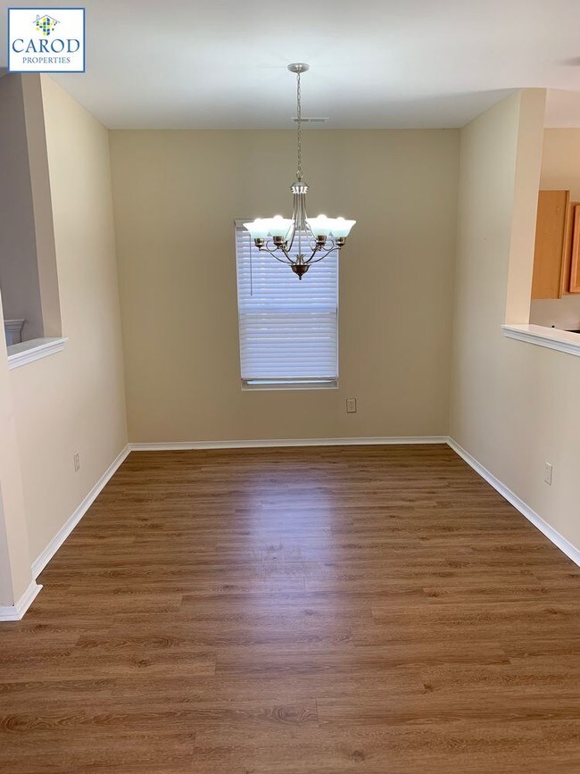 Building Photo - Master Down with 3 FULL Baths