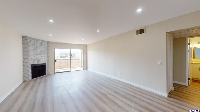 Building Photo - 333 Burchett St