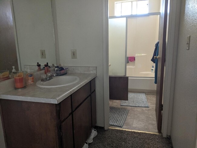 Building Photo - 425 E Alameda St