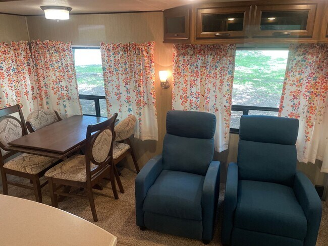 Building Photo - 2016 Palomino RV
