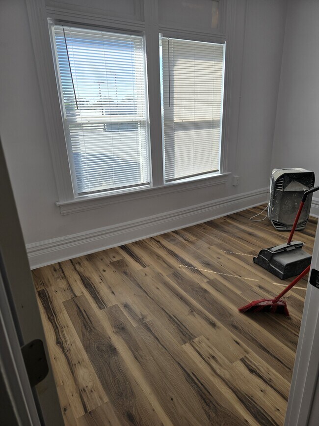 Foto del edificio - 315 W 7th St