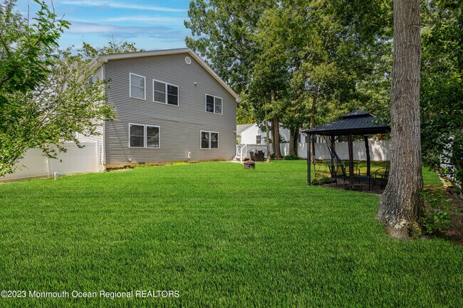 Building Photo - 112 Equinox Rd