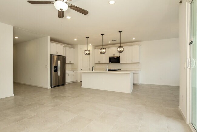 Foto del edificio - 24466 Grove St