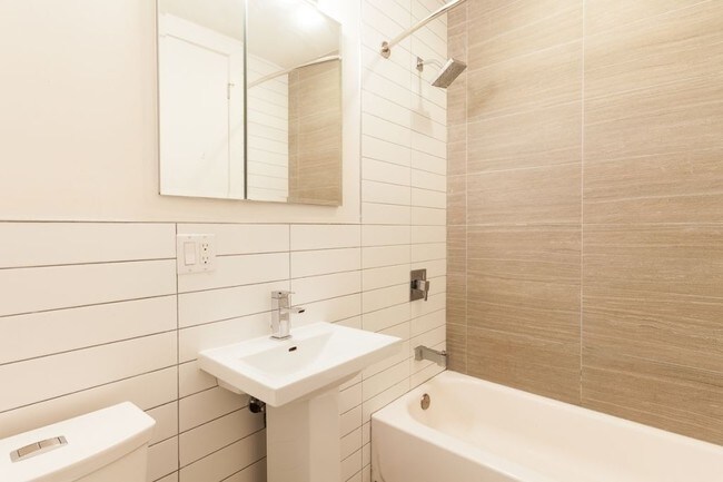 Baño - 350 5th St