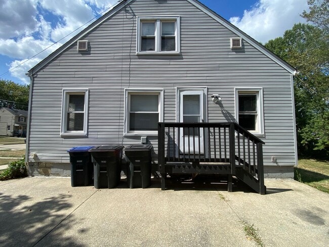 Foto del edificio - Sunny Single-Level 3BR with Oversized Yard...