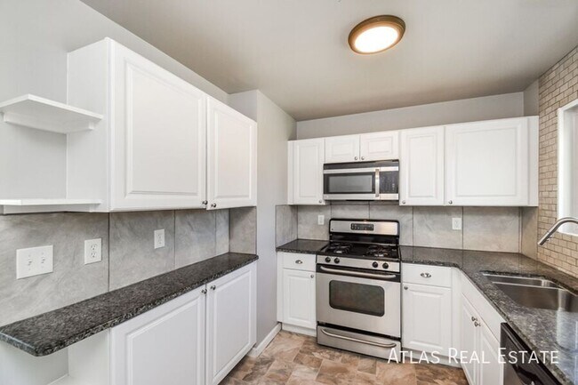 Building Photo - 4340 College View Dr
