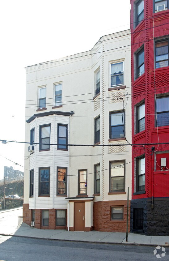Building Photo - 56 Hudson St