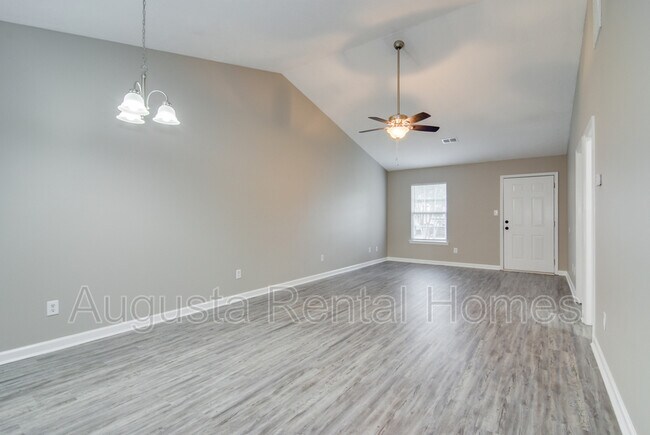 Foto del edificio - 525 Edgecliff Ln
