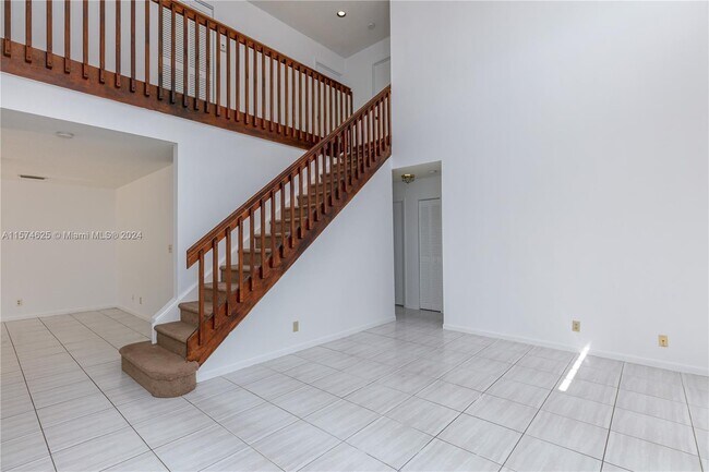 Building Photo - 2592 W Saratoga Dr