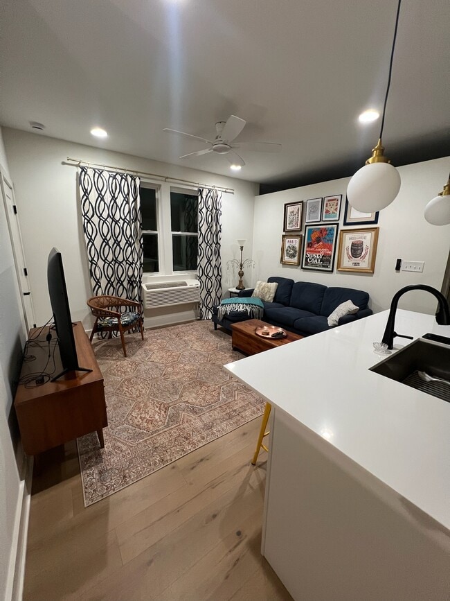 Foto del edificio - 1114 English Ave