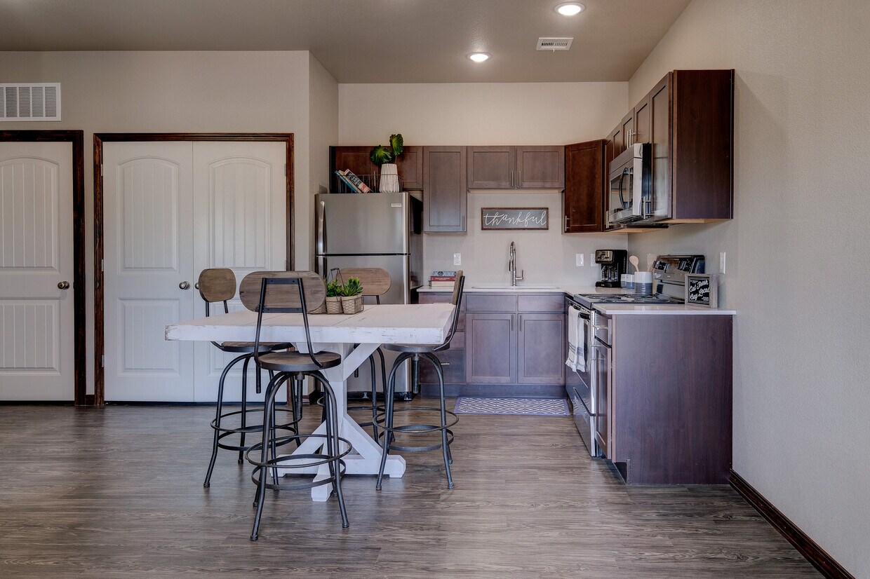 Primary Photo - 1110 Hope Dr