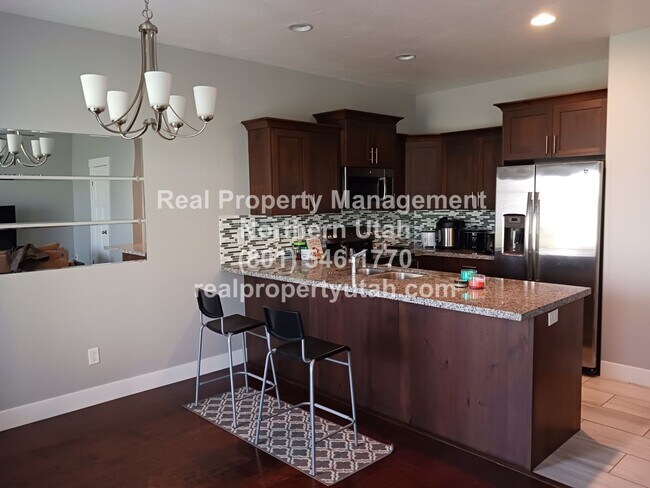 Foto del edificio - 3 Bed 2.5 Bath Townhome in West Haven Comi...