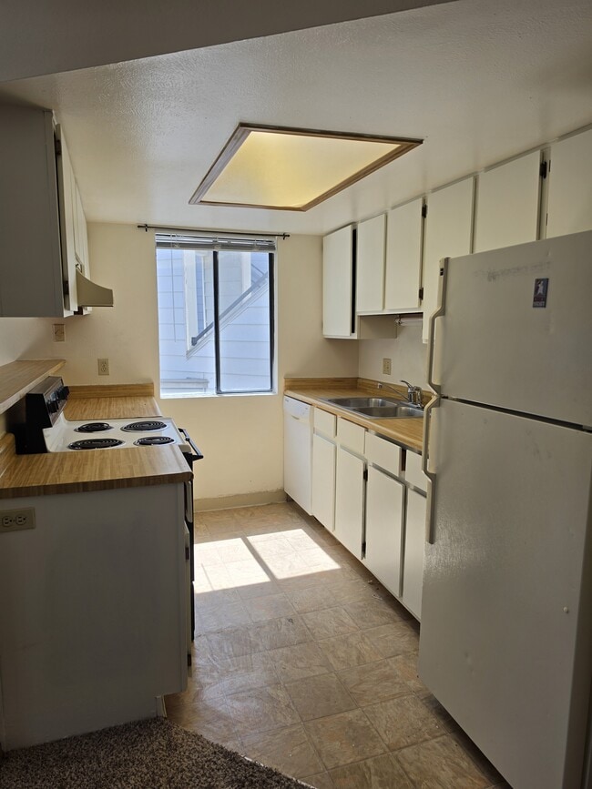 Building Photo - 17054 E Tennessee Dr