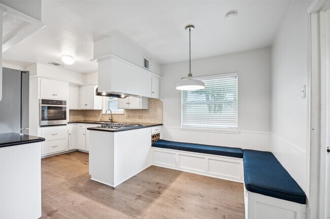 Foto del edificio - 12515 Woodthorpe Ln