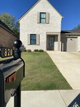 Building Photo - 820 Stonebrook Ln