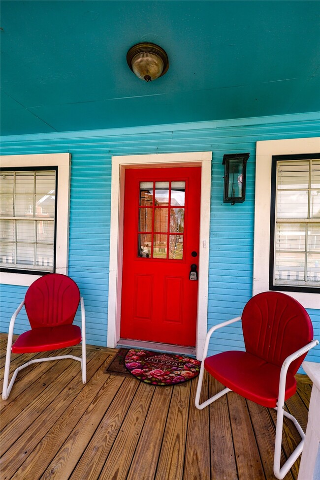 Building Photo - 602 Higgins St