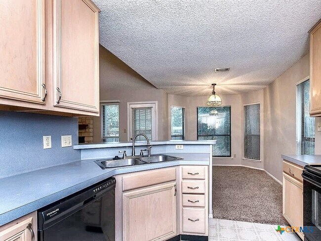 Building Photo - 1810 Ramona Cir