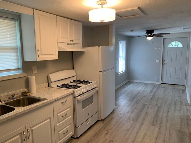 Foto del edificio - Newly Remodeled, 1 Bedroom 1 Bathroom Home...