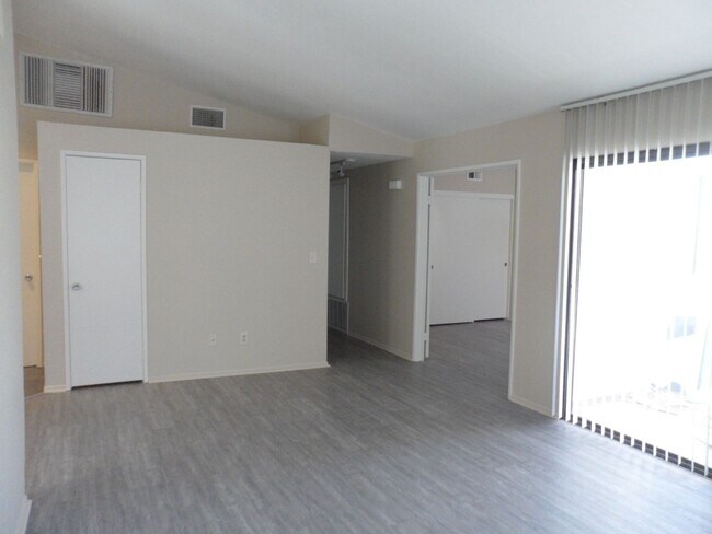 Foto del edificio - Spacious 2 Bed/2 Bath Home In Cathedral City!