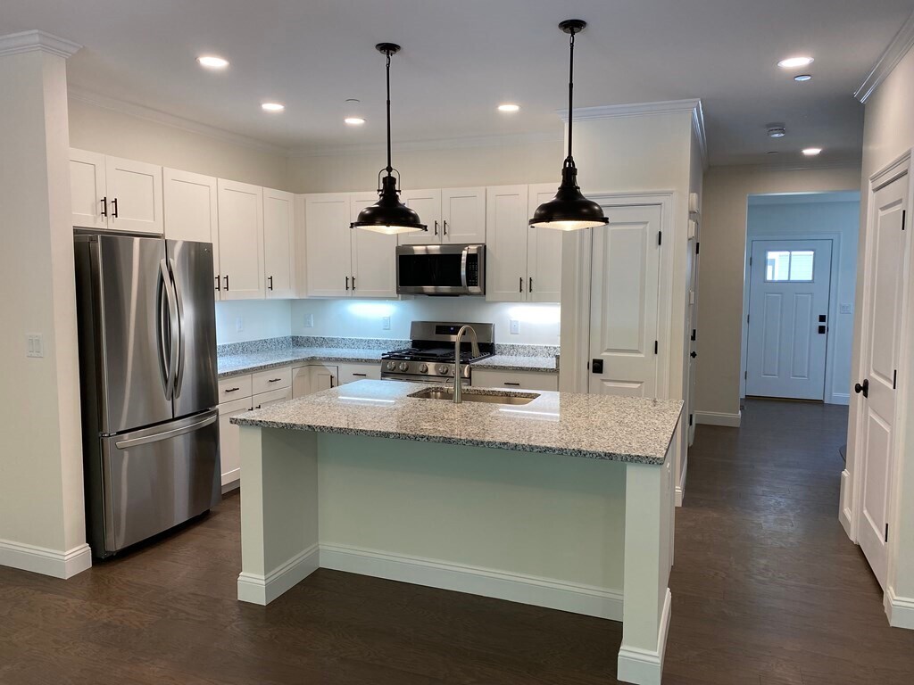 7 E Dexter Ave Unit 26, Woburn, MA 01801 Condo for Rent in Woburn, MA