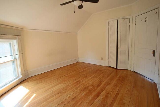 large master bedroom - 2108 W Wilson Ave