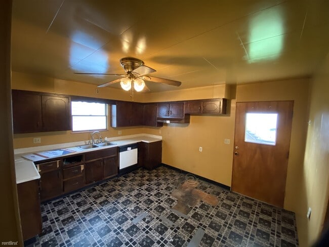 Building Photo - 4 br, 1.5 bath House - 111 Hamilton Ave