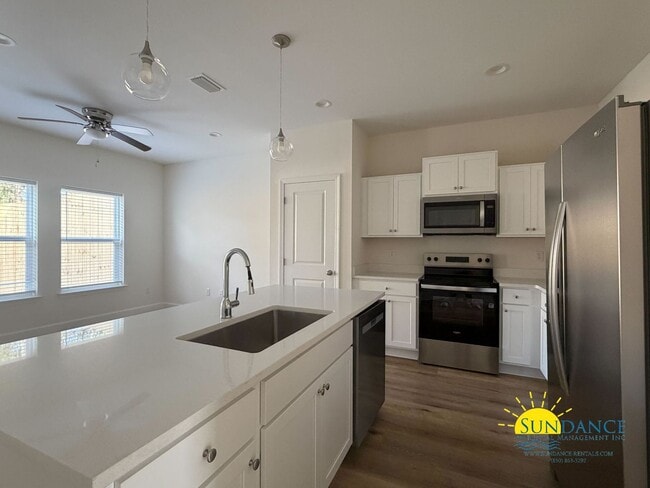 Building Photo - Brand-New 3 Bedroom Townhome in Fort Walton Beach!