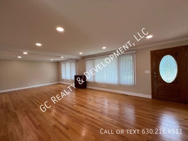 Building Photo - 933 Cornell Ln