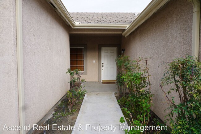 Building Photo - 4 br, 2 bath House - 5208 Vista Del Mar Dr