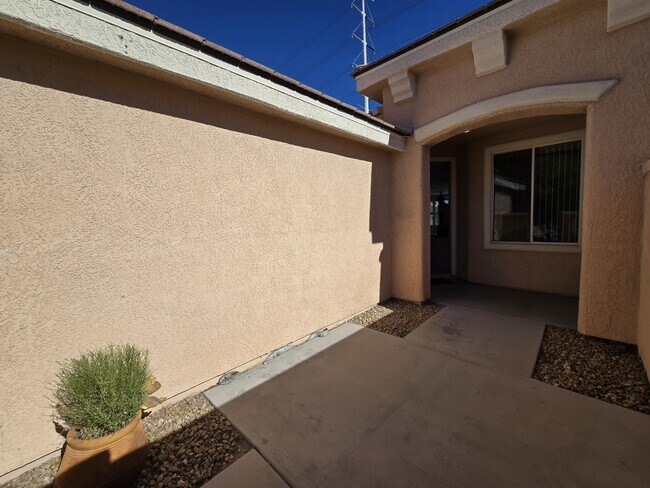 Building Photo - 4814 Regalo Bello St