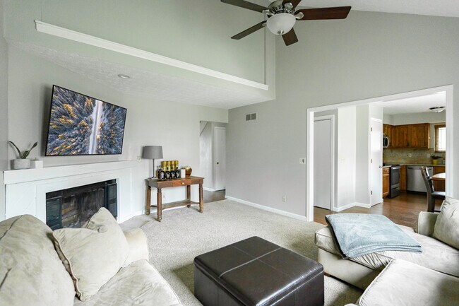 Sala de estar - 67 Groton Dr