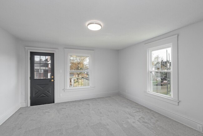 Foto del edificio - 205 W Cambridge St