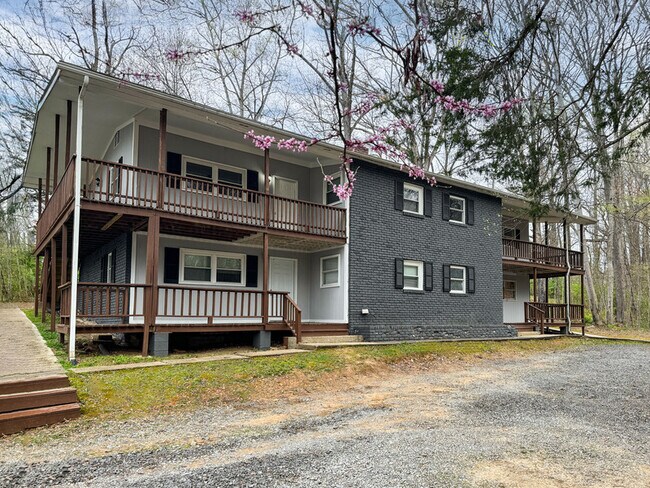 Foto del edificio - 109 E Holston Ln