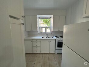 Building Photo - 1299 Bayview Av