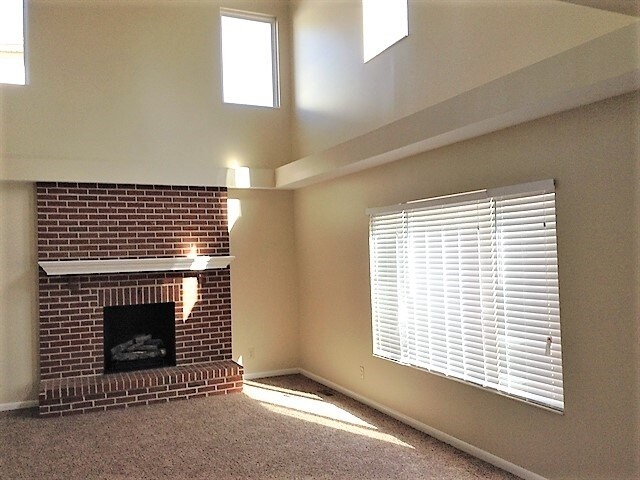 Building Photo - 8464 Woodcreek Dr