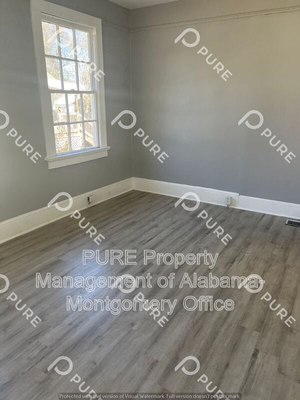 Building Photo - 602 6th St