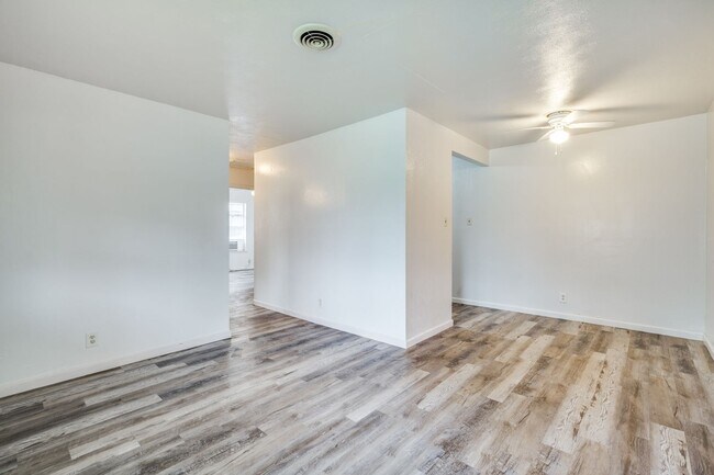 Foto del edificio - Charming Irving Home with Fenced Backyard & Pet-Friendly Living