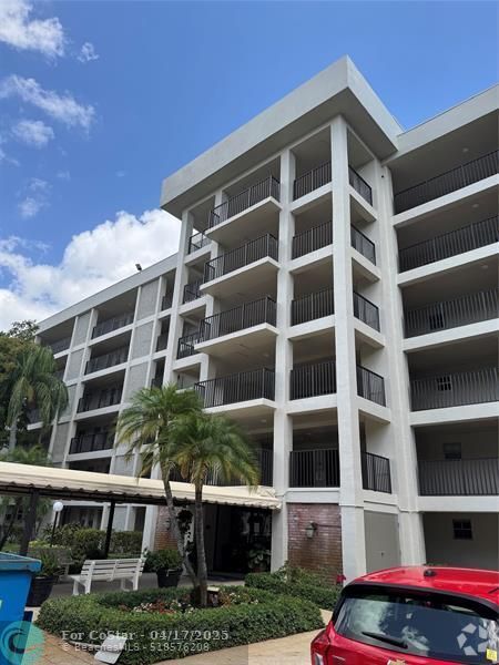 Building Photo - 3000 S Course Dr