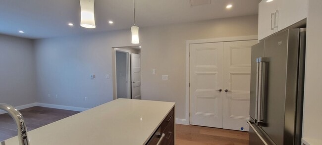 Building Photo - Large 2bd/2bath with Garage parking! Steps to Commuter Rail!