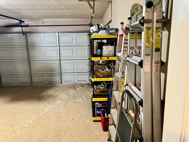 Foto del edificio - Updated 3 Bed and 2 Bath Duplex in Olathe-...