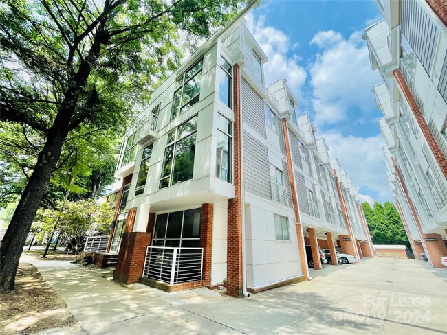 Building Photo - 279 McDonald Ave